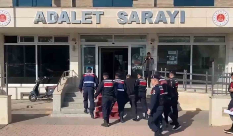 bakan-yerlikaya-7-ilde-7-ayri-organize-suc-orgutune-yonelik-operasyonlarimizda-67-supheliyi-yakaladik-s7U1Tv5d.jpg