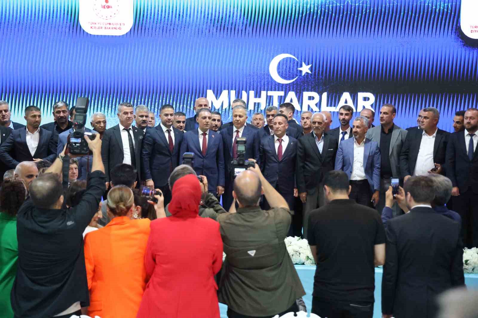 Bakan Yerlikaya: ’’Artık bu topraklarda silah değil, söz konuşacak, nefret değil, muhabbet yükselecek’’ 10 bakan yerlikaya artik bu topraklarda silah degil soz konusacak nefret degil muhabbet yukselecek 6 rrTGLudw