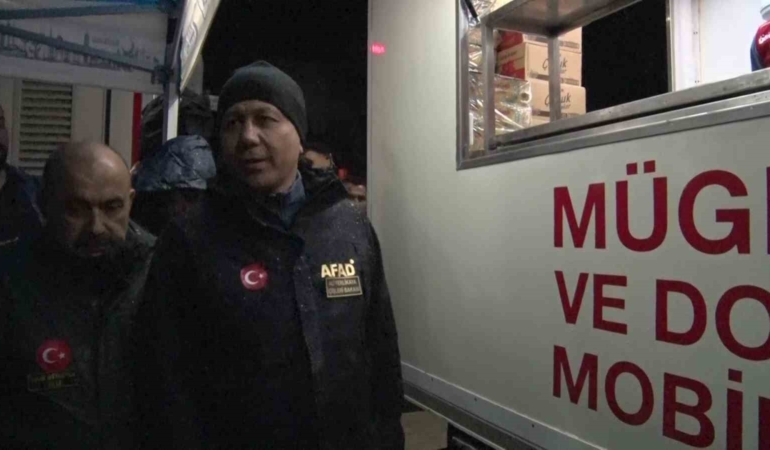 bakan-yerlikaya-deprem-bolgesinde-incelemelerde-bulundu-uA2SpgaJ.jpg