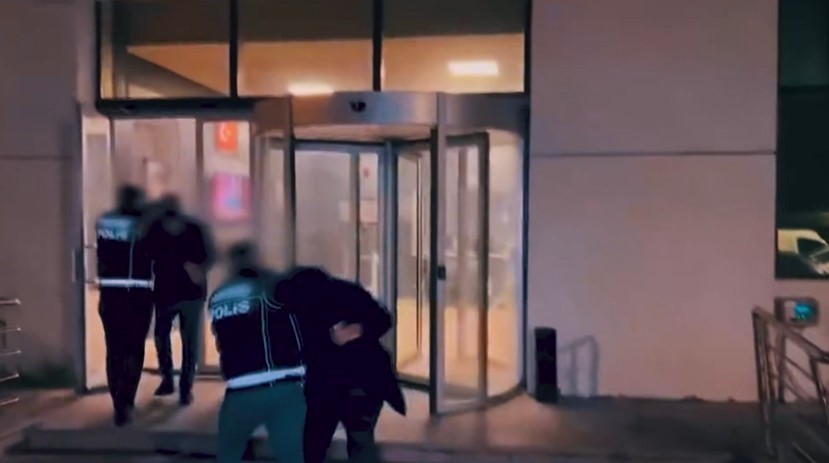 bakan yerlikaya es zamanli olarak duzenlenen operasyonlarda 7 supheliyi yakaladik 1 QbGbDach