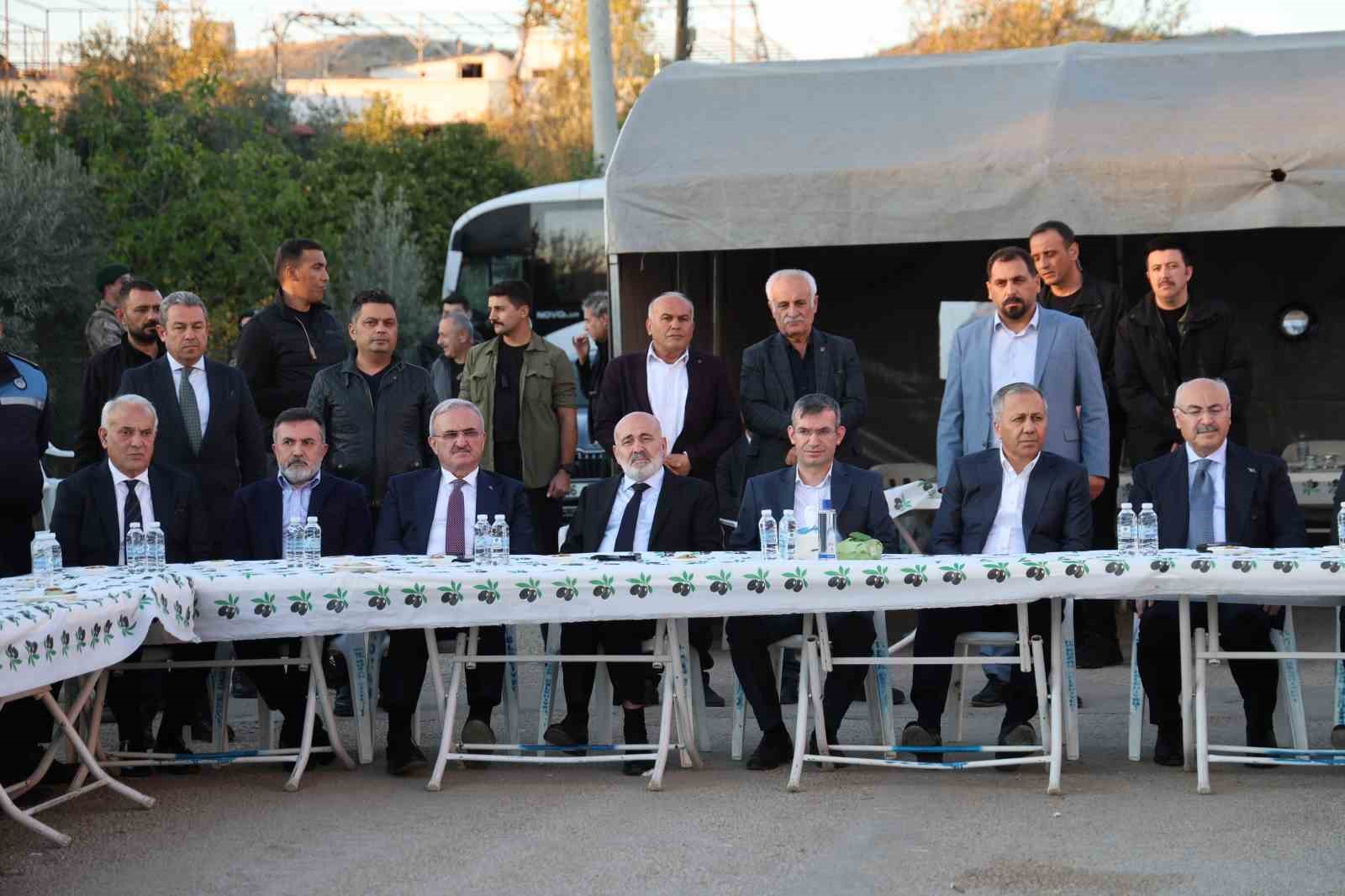 Bakan Yerlikaya, Kozan’da taziye ziyaretinde bulundu 6 bakan yerlikaya kozanda taziye ziyaretinde bulundu 2 uSdMrneS