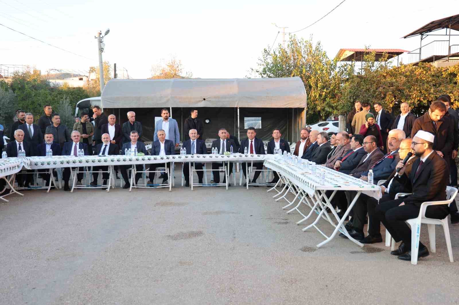 Bakan Yerlikaya, Kozan’da taziye ziyaretinde bulundu 8 bakan yerlikaya kozanda taziye ziyaretinde bulundu 4 J1uS4Aip