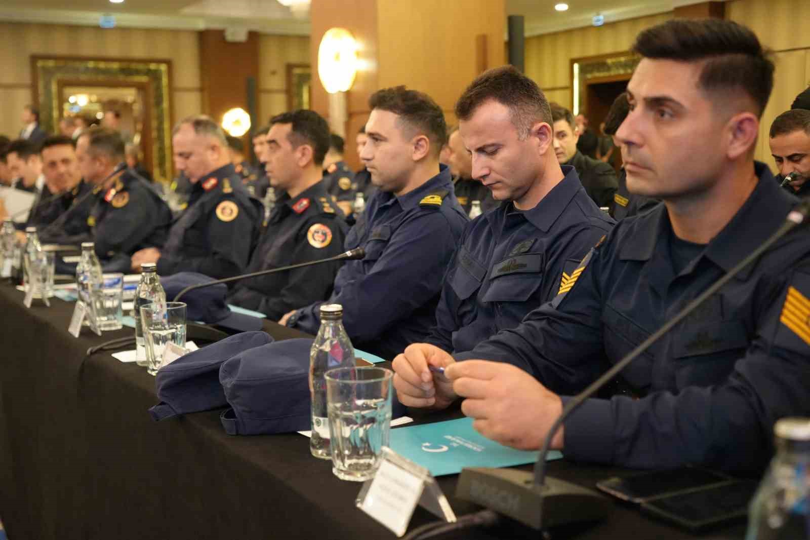 Bakan Yerlikaya: "Tek hedefimiz 688 bin arkadaşımızla aziz milletimizin huzur ve güvenliği" 6 bakan yerlikaya tek hedefimiz 688 bin arkadasimizla aziz milletimizin huzur ve guvenligi 2 BwknQkPd