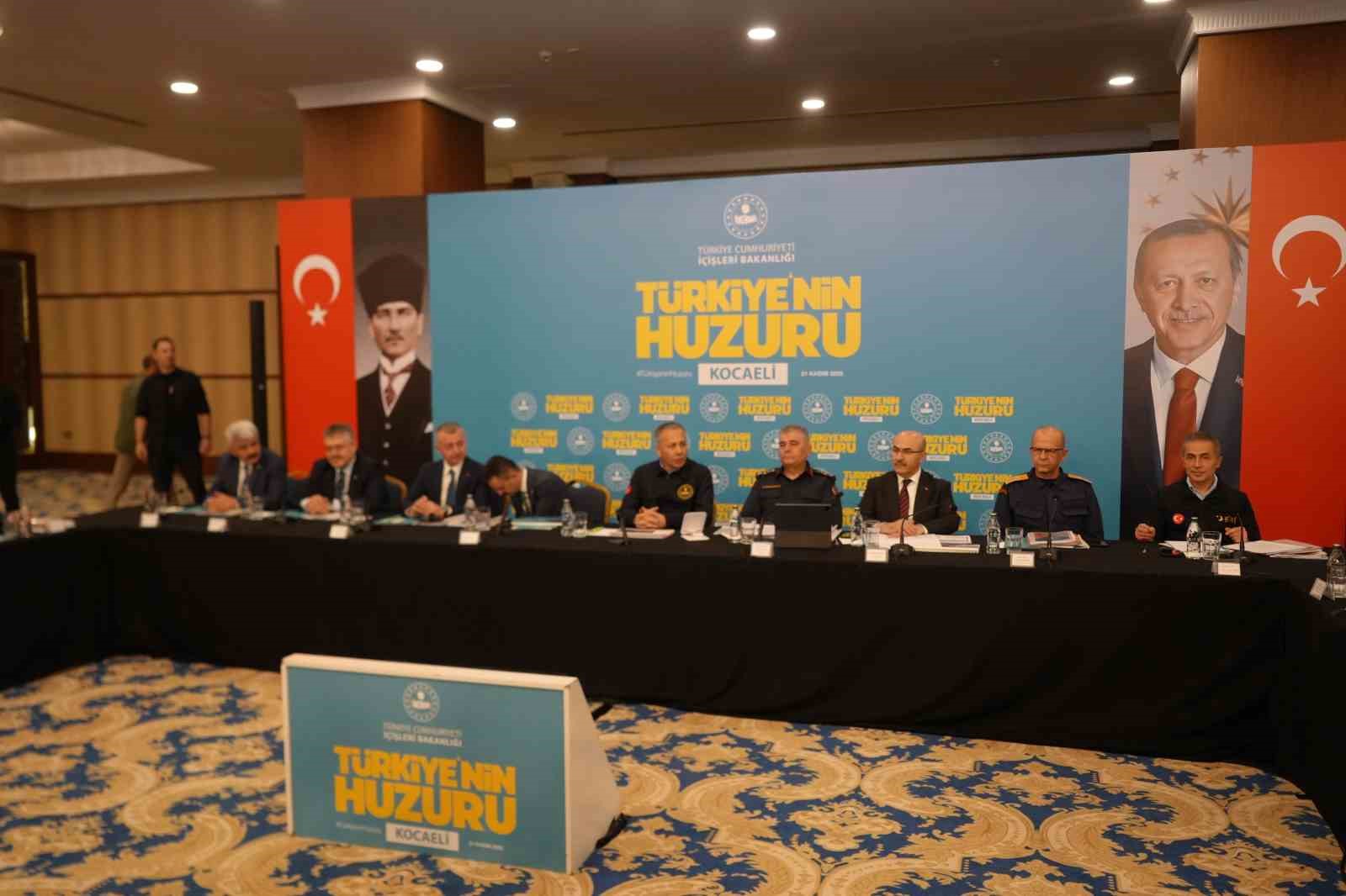 Bakan Yerlikaya: "Tek hedefimiz 688 bin arkadaşımızla aziz milletimizin huzur ve güvenliği" 10 bakan yerlikaya tek hedefimiz 688 bin arkadasimizla aziz milletimizin huzur ve guvenligi 6 bGurwfts