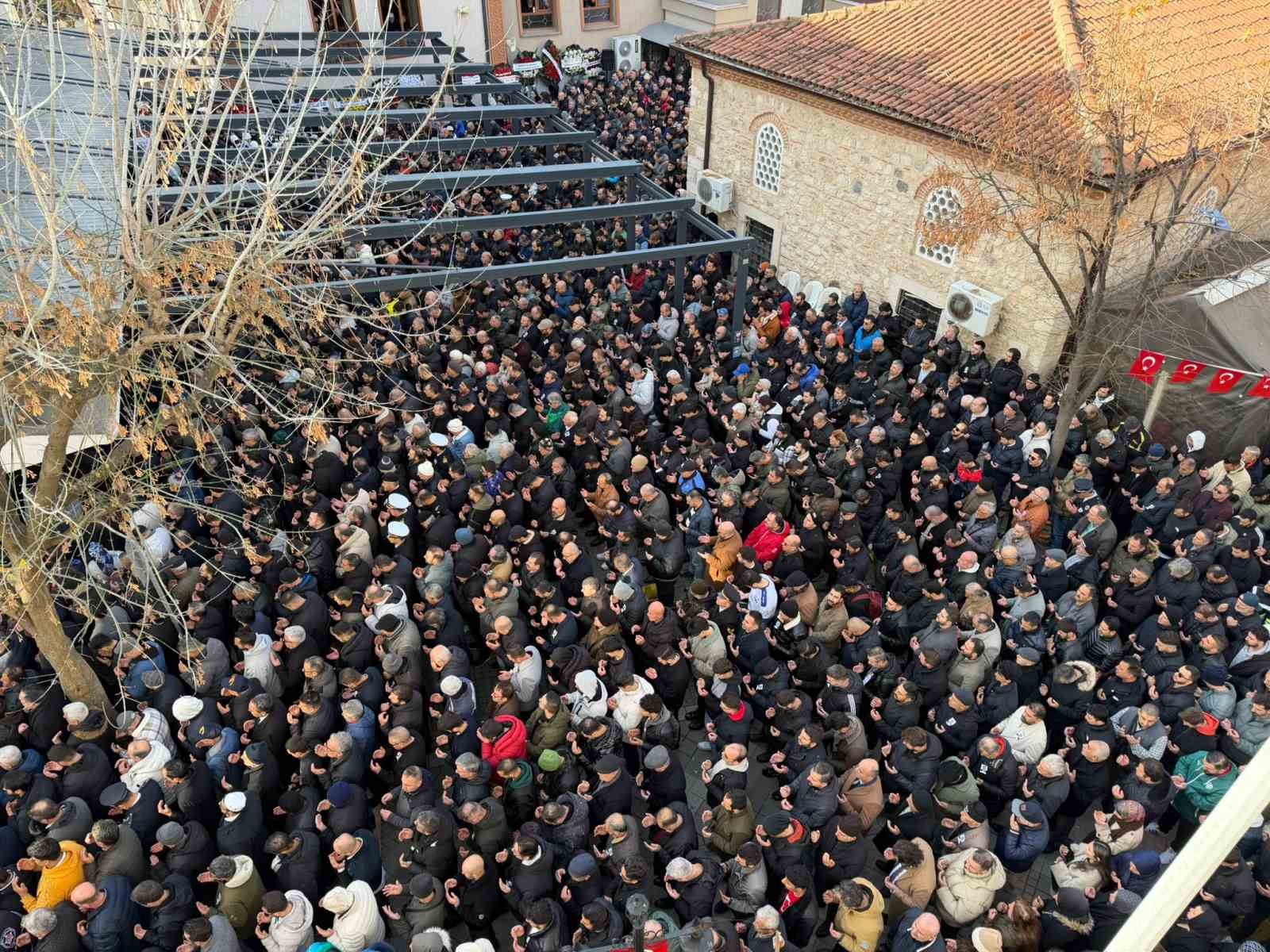 bakan yerlikaya yalovada sehit cenazesine katildi 4 lcn4rd75