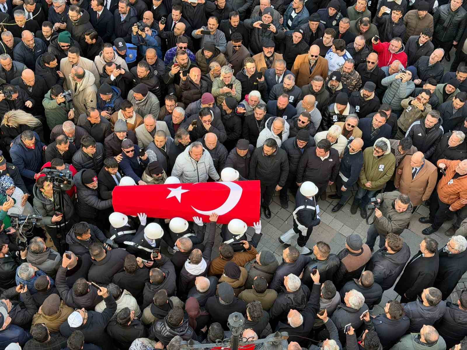 bakan yerlikaya yalovada sehit cenazesine katildi 7