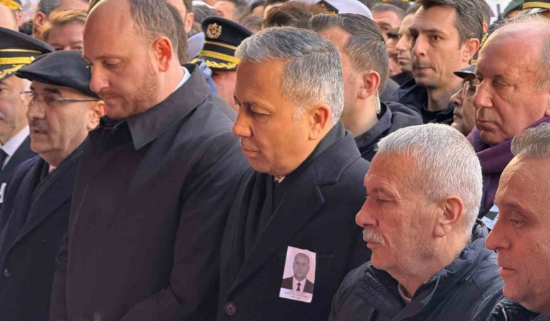 bakan-yerlikaya-yalovada-sehit-cenazesine-katildi-7NLYFLFI.jpg