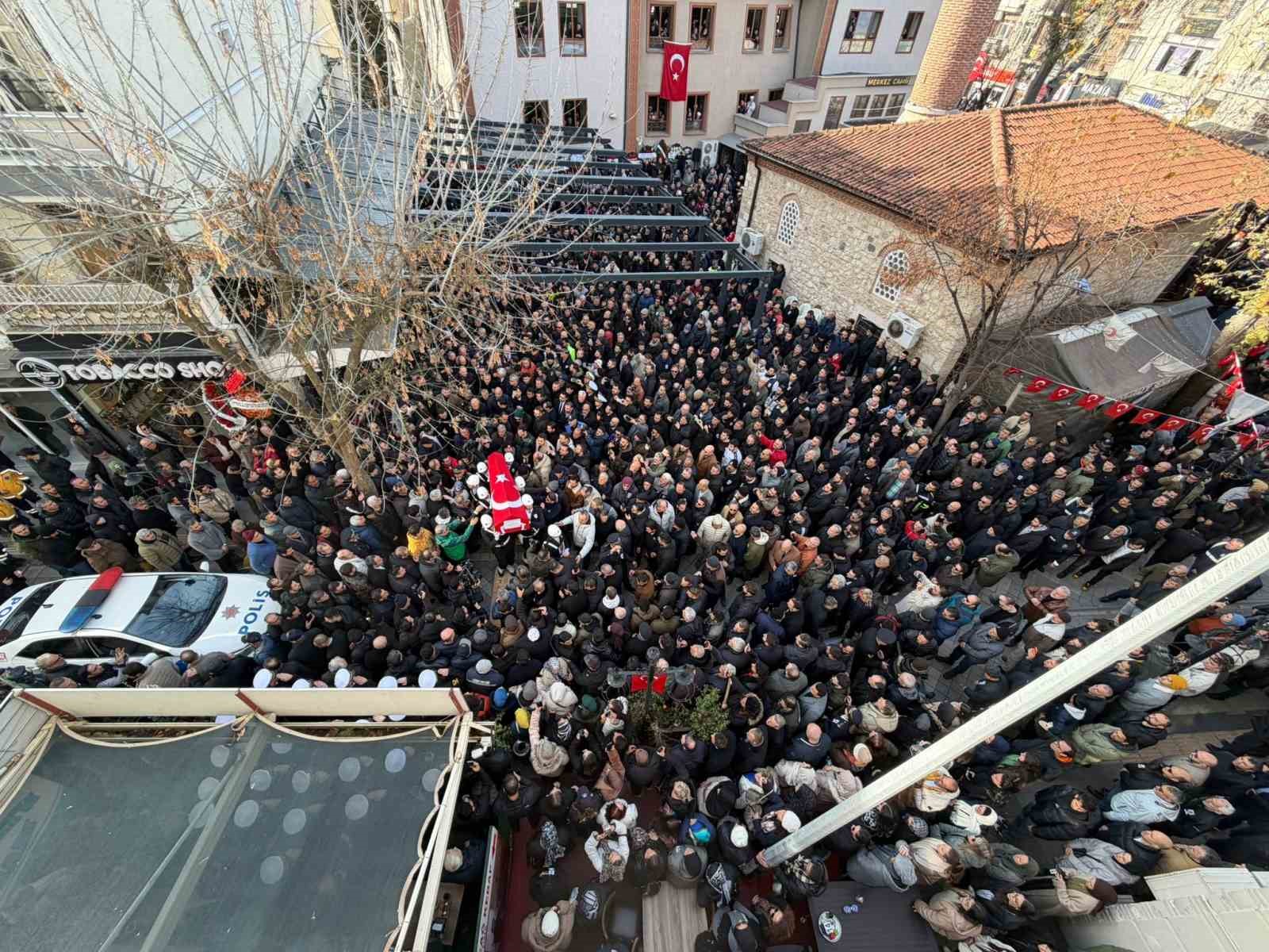 bakan yerlikaya yalovada sehit cenazesine katildi 8 EBuNviJj