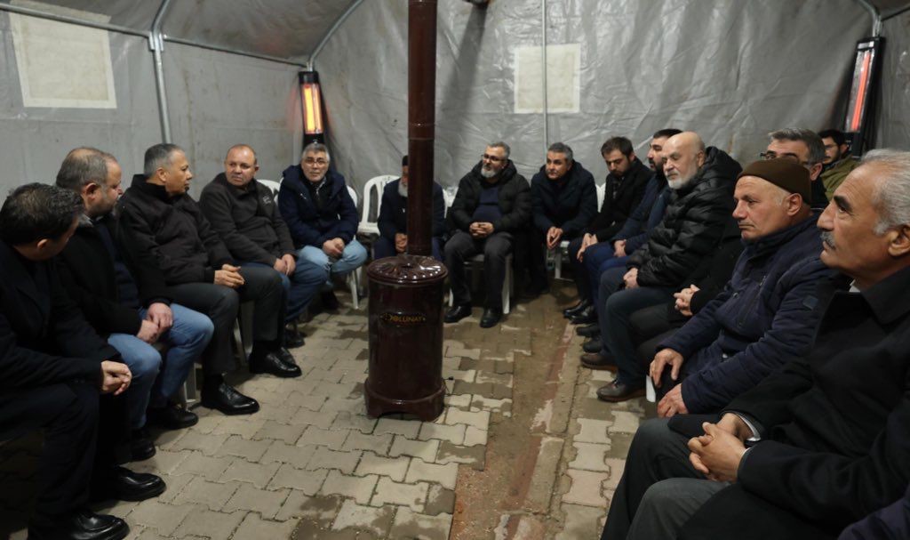 bakan yerlikaya yalovada sehit polis yasin kocyigitin ailesini ziyaret etti 4 89gL84Fi