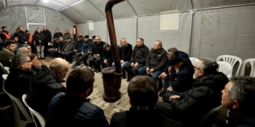 bakan-yerlikaya-yalovada-sehit-polis-yasin-kocyigitin-ailesini-ziyaret-etti-A1XTEUeA.jpg