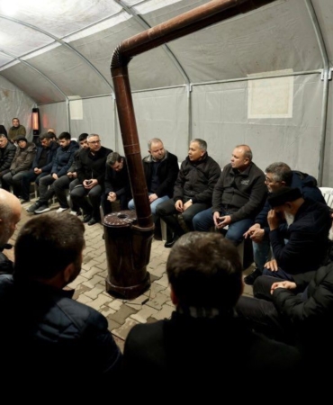 bakan-yerlikaya-yalovada-sehit-polis-yasin-kocyigitin-ailesini-ziyaret-etti-A1XTEUeA.jpg