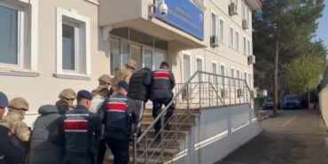 bakan-yerlikaya-yasa-disi-bahis-sucuna-yonelik-operasyonlarda-42-supheliyi-yakaladik-27si-tutuklandi-TknsfmUj.jpg