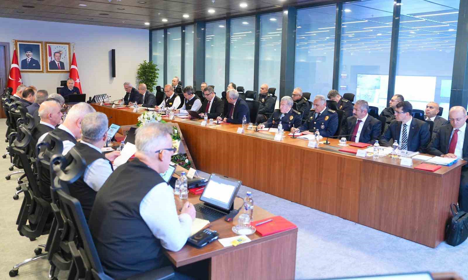 bakan yerlikaya yeni yil tedbirlerine iliskin hazirlik ve koordinasyon toplantimizi gerceklestirdik 1