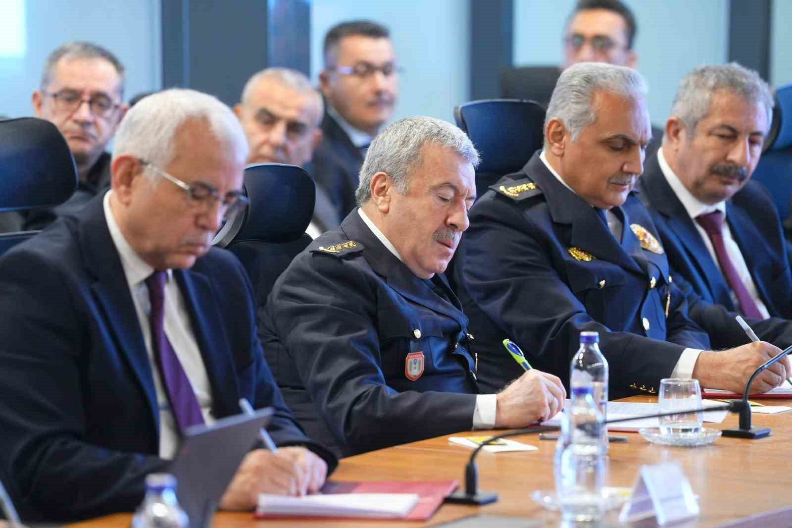 bakan yerlikaya yeni yil tedbirlerine iliskin hazirlik ve koordinasyon toplantimizi gerceklestirdik 2 3da28JU3