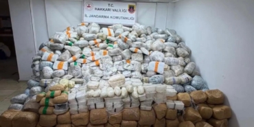 bakan-yerlikaya-yuksekova-kirsalinda-860-kilogram-uyusturucu-madde-ele-gecirildi-UCfljnBF.jpg