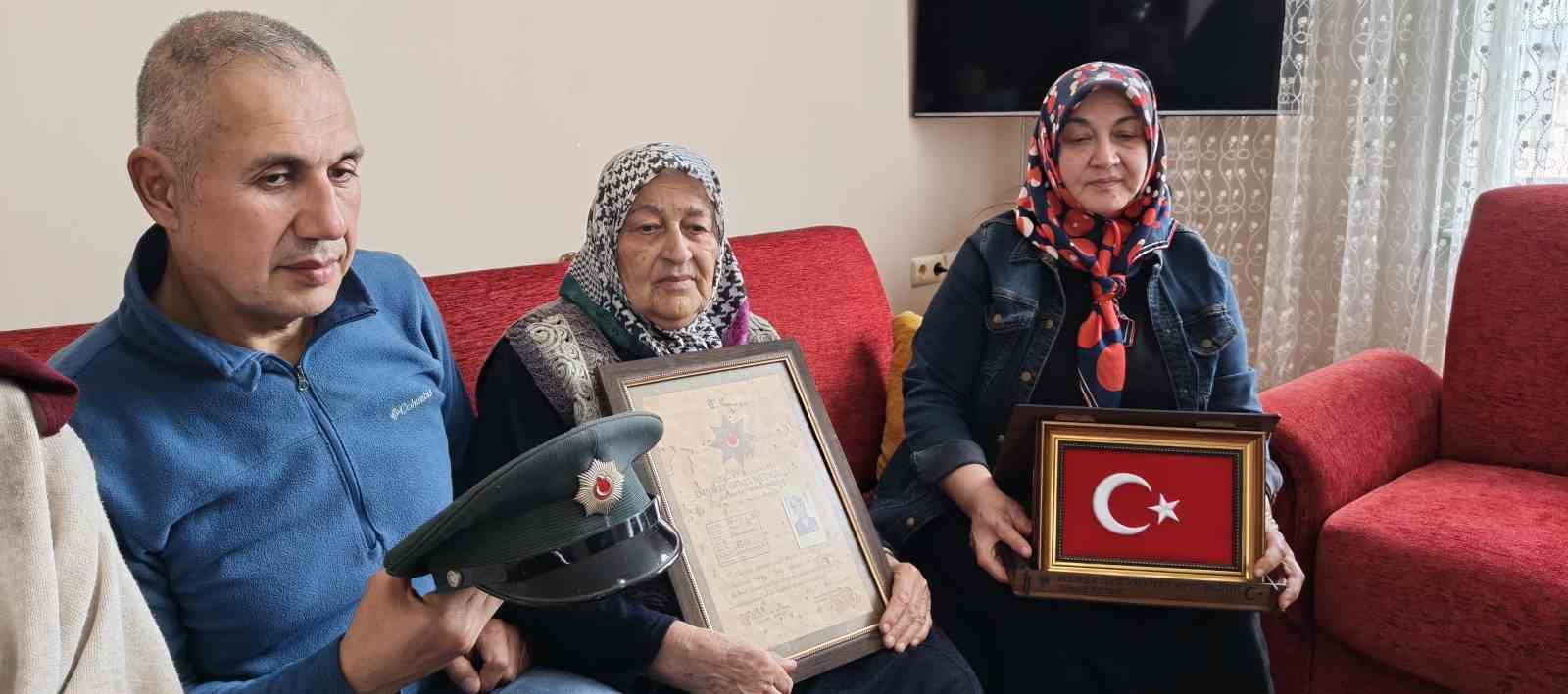 bakan yerlikayadan merhum emekli polis mehmet ali gence vefa 1 9pKC8bKw