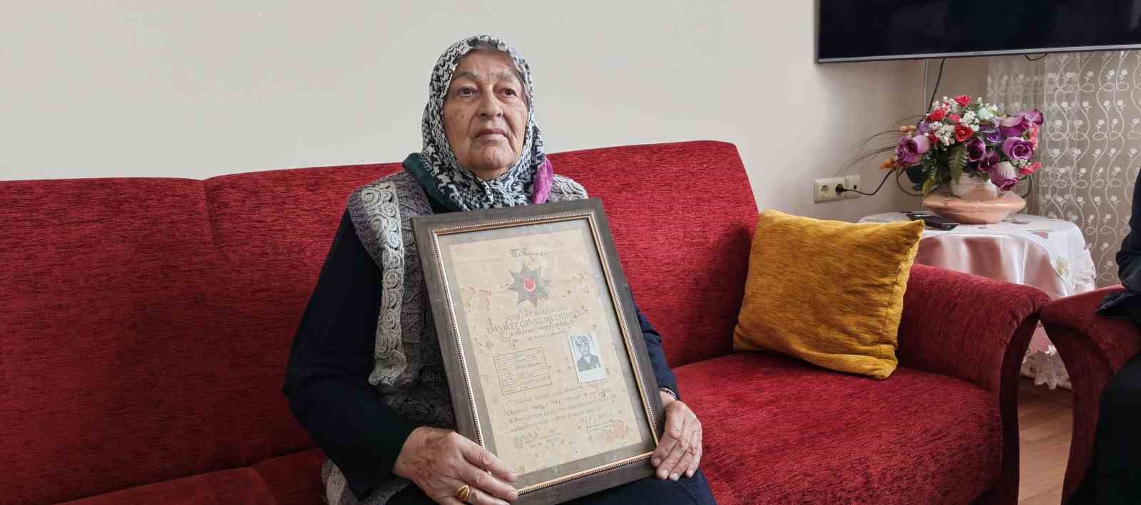 bakan yerlikayadan merhum emekli polis mehmet ali gence vefa 2 2srUPiWL