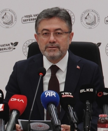 bakan-yumakli-1-yilda-550-milyon-fidan-ve-tohumu-toprakla-bulusturmayi-hedefliyoruz-wM9x6irk.jpg