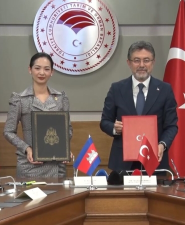 bakan-yumakli-2025-yilinin-9-ayinda-kambocyaya-gerceklestirdigimiz-tarim-urunleri-ihracatimiz-yuzde-30-artmistir-paqxuBi4.jpg