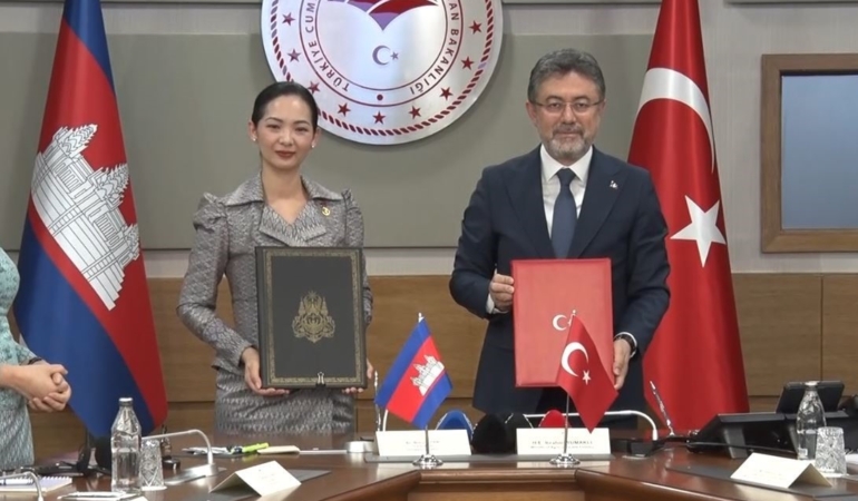 bakan-yumakli-2025-yilinin-9-ayinda-kambocyaya-gerceklestirdigimiz-tarim-urunleri-ihracatimiz-yuzde-30-artmistir-paqxuBi4.jpg