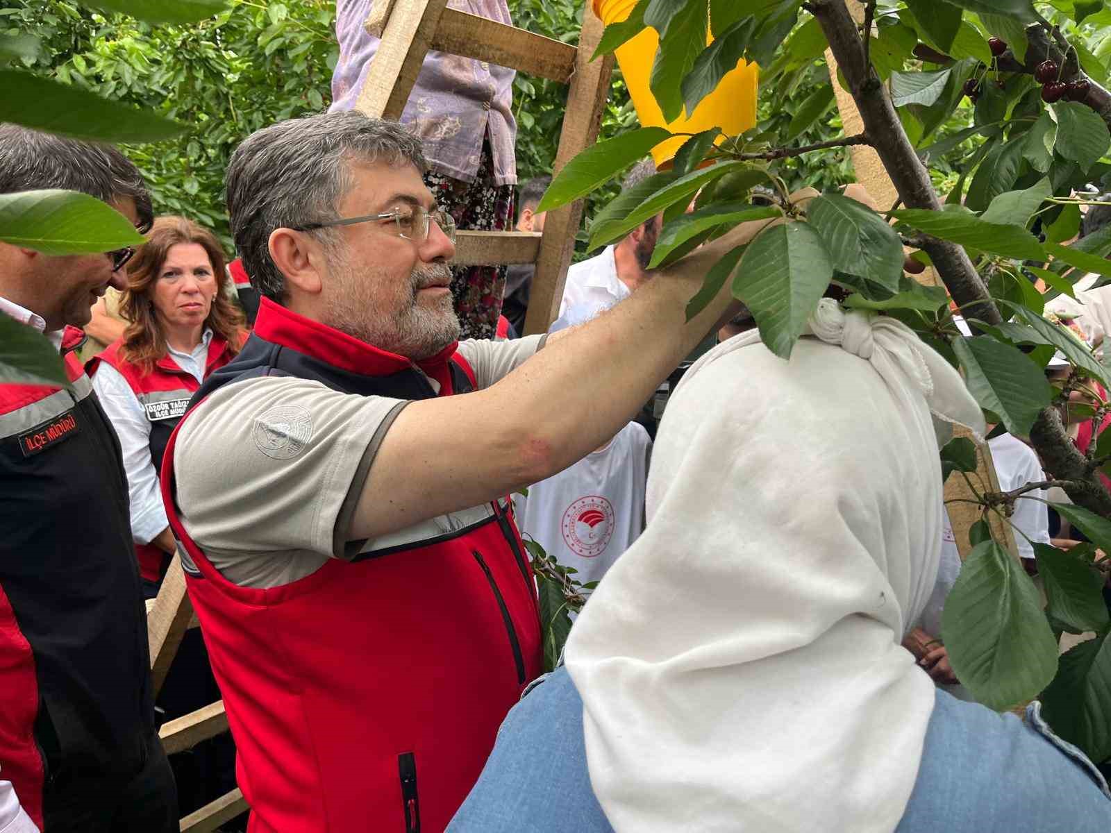 Bakan Yumaklı: "2026 tarımsal desteklerimizi gübre ve mazot artışına göre yeniden güncelleyeceğiz" 5 bakan yumakli 2026 tarimsal desteklerimizi gubre ve mazot artisina gore yeniden guncelleyecegiz 1 Fb7aLdzE