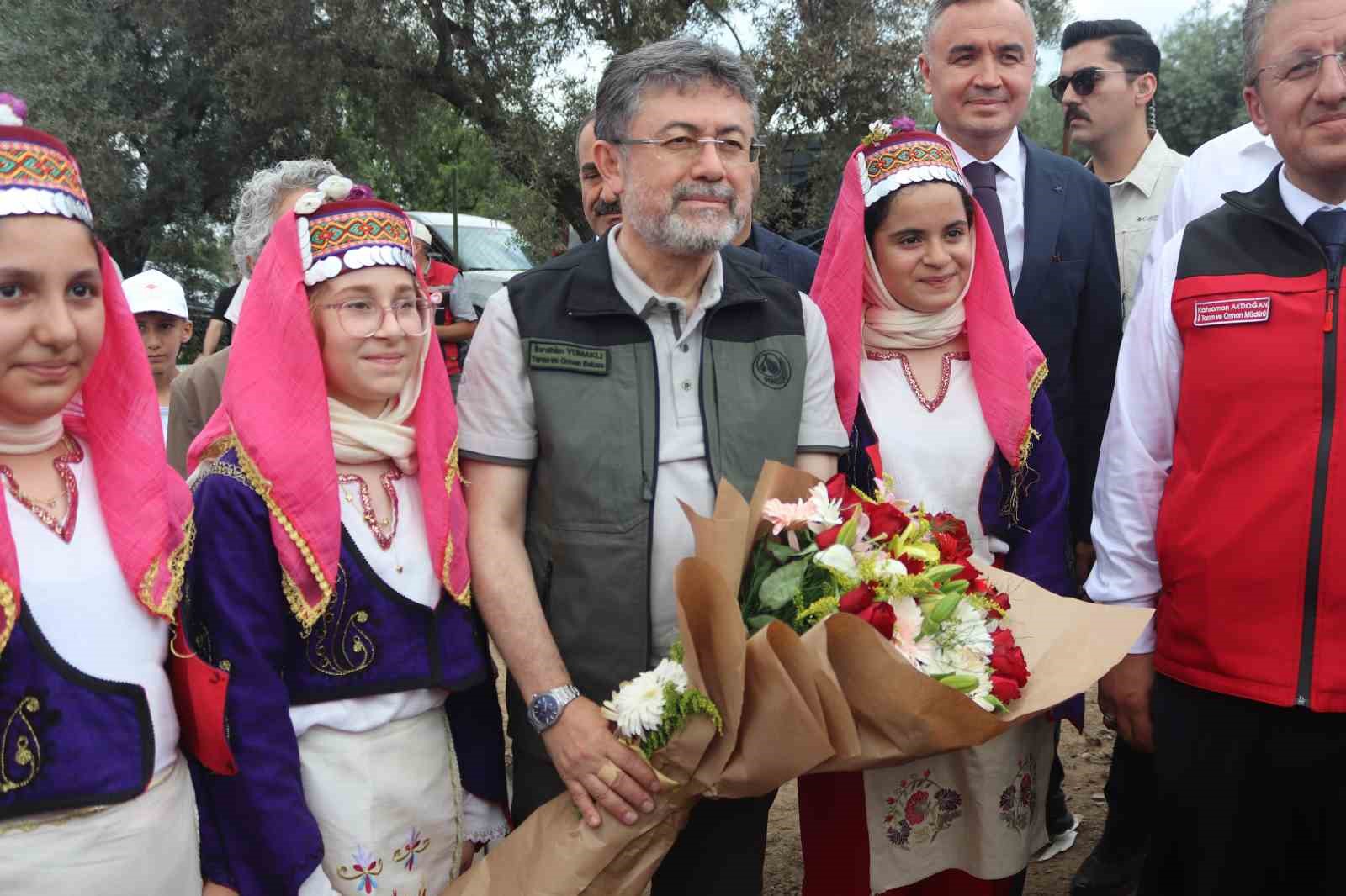 Bakan Yumaklı: "2026 tarımsal desteklerimizi gübre ve mazot artışına göre yeniden güncelleyeceğiz" 6 bakan yumakli 2026 tarimsal desteklerimizi gubre ve mazot artisina gore yeniden guncelleyecegiz 2 wr82tXRw