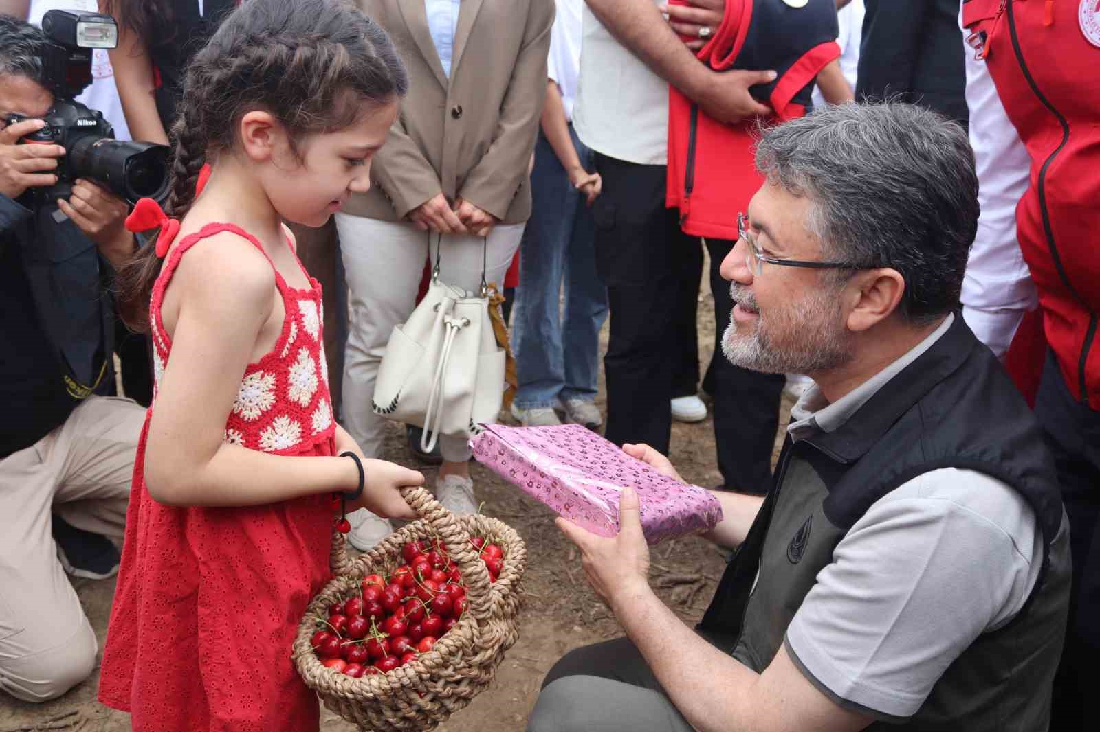 Bakan Yumaklı: "2026 tarımsal desteklerimizi gübre ve mazot artışına göre yeniden güncelleyeceğiz" 7 bakan yumakli 2026 tarimsal desteklerimizi gubre ve mazot artisina gore yeniden guncelleyecegiz 3 Y8p2w7WM