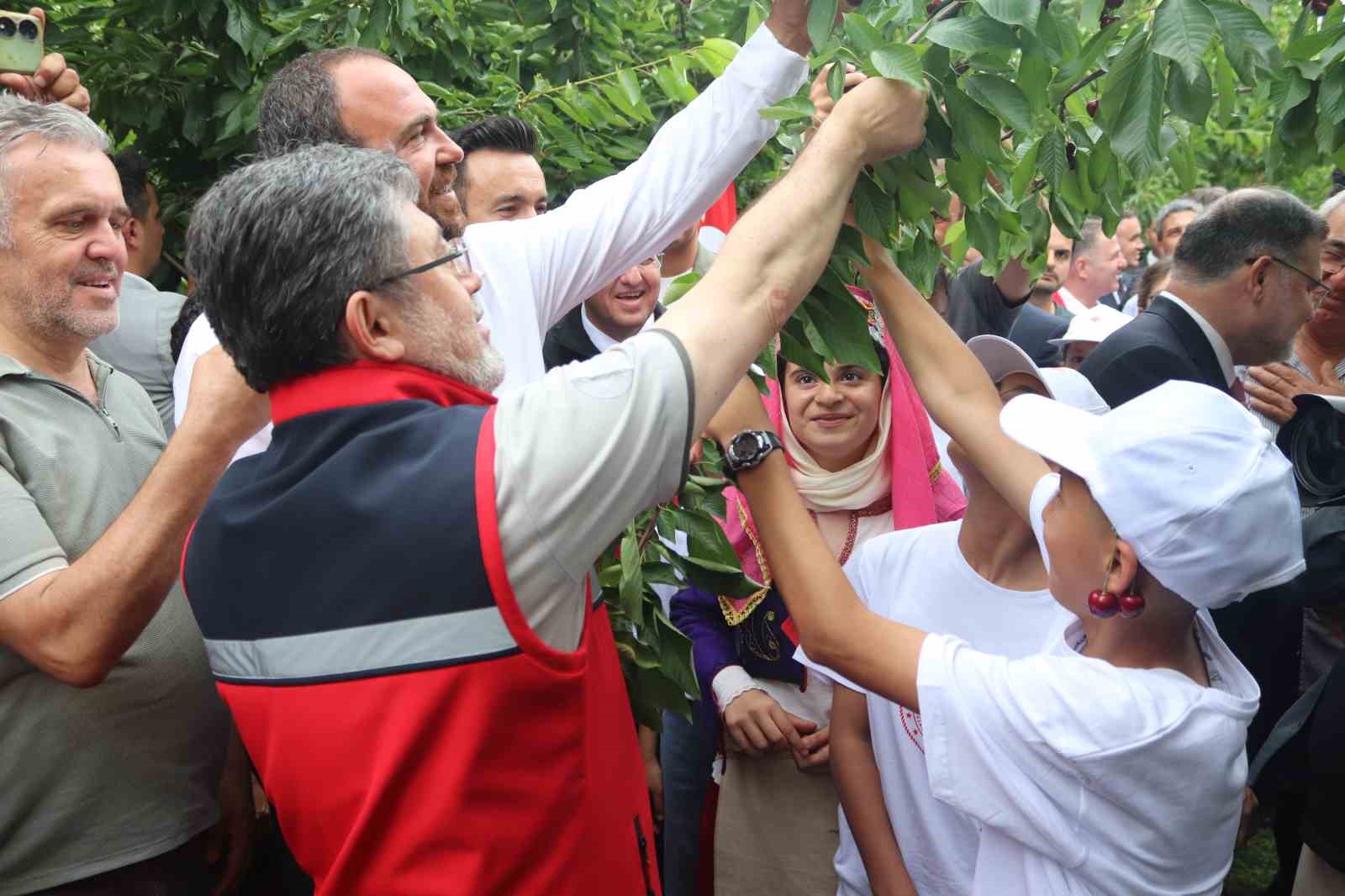 Bakan Yumaklı: "2026 tarımsal desteklerimizi gübre ve mazot artışına göre yeniden güncelleyeceğiz" 9 bakan yumakli 2026 tarimsal desteklerimizi gubre ve mazot artisina gore yeniden guncelleyecegiz 5 RLUBjrOM