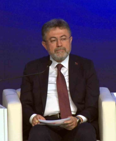 bakan-yumakli-2026-yilindaki-yagislar-uzun-yillar-ortalamasinin-yuzde-325-uzerinde-YgHOrRct.jpg