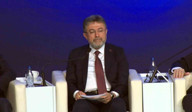 bakan-yumakli-2026-yilindaki-yagislar-uzun-yillar-ortalamasinin-yuzde-325-uzerinde-YgHOrRct.jpg