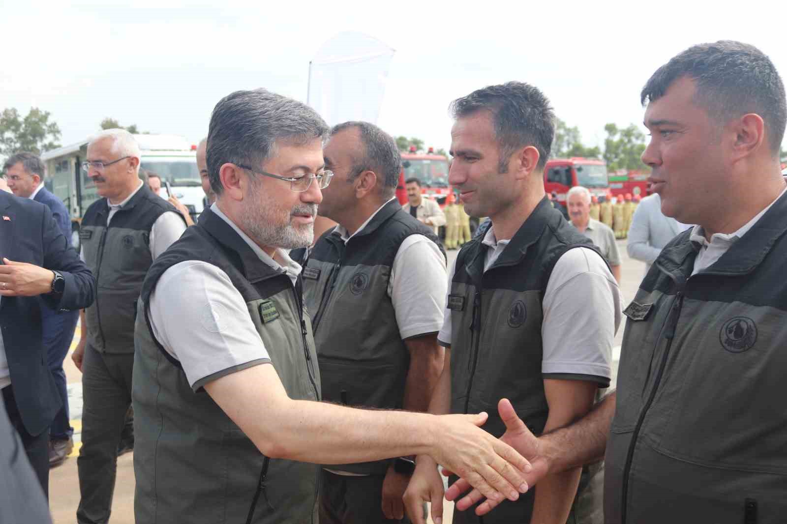 bakan yumakli 28 ucak 119 helikopter 14 iha ile yesil vatanimiza havadan kalkan oluyoruz 6rvOfmjP