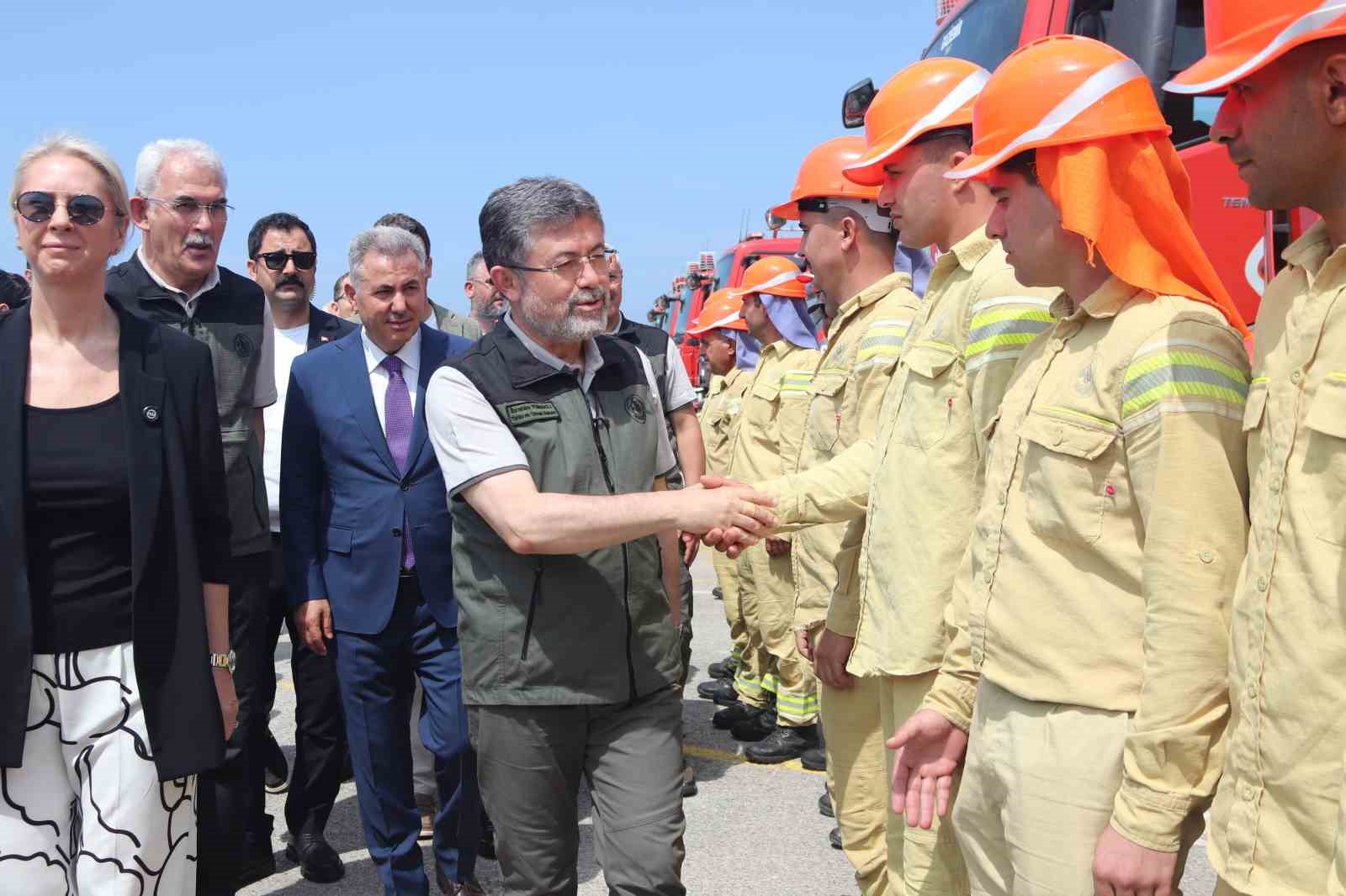 bakan yumakli 28 ucak 119 helikopter 14 iha ile yesil vatanimiza havadan kalkan oluyoruz RX3OVdza