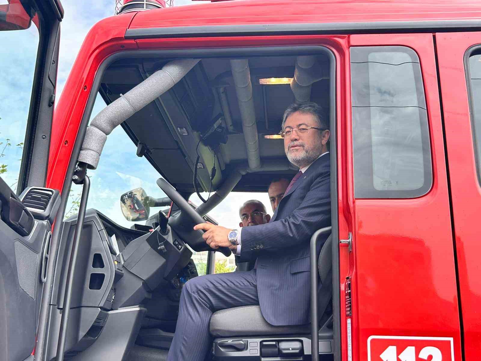 bakan yumakli 28 ucak 119 helikopter ve 14 insansiz hava araciyla dunyanin sayili filolarindan dasZvteE