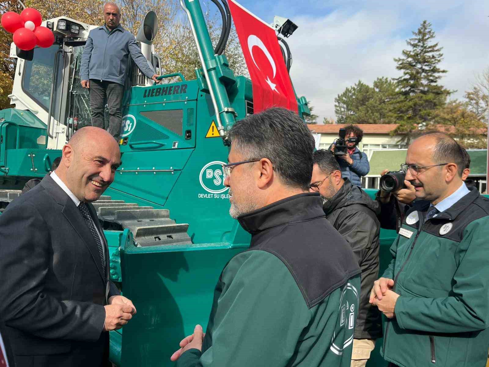 bakan yumakli barajlar ve taskin kontrol tesisleriyle 20 milyon dekar alanda taskin kontrolu sagladik VdHUTa1q