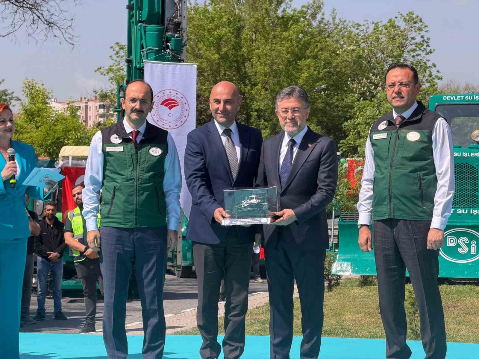 Bakan Yumaklı: "Barajlarımızdaki doluluk oranımız yüzde 75’ler civarında, bazı barajlarımızda yüzde 100’e ulaşmış durumda" 8 bakan yumakli barajlarimizdaki doluluk oranimiz yuzde 75ler civarinda bazi barajlarimizda yuzde 100e ulasmis durumda XlWcd4AQ