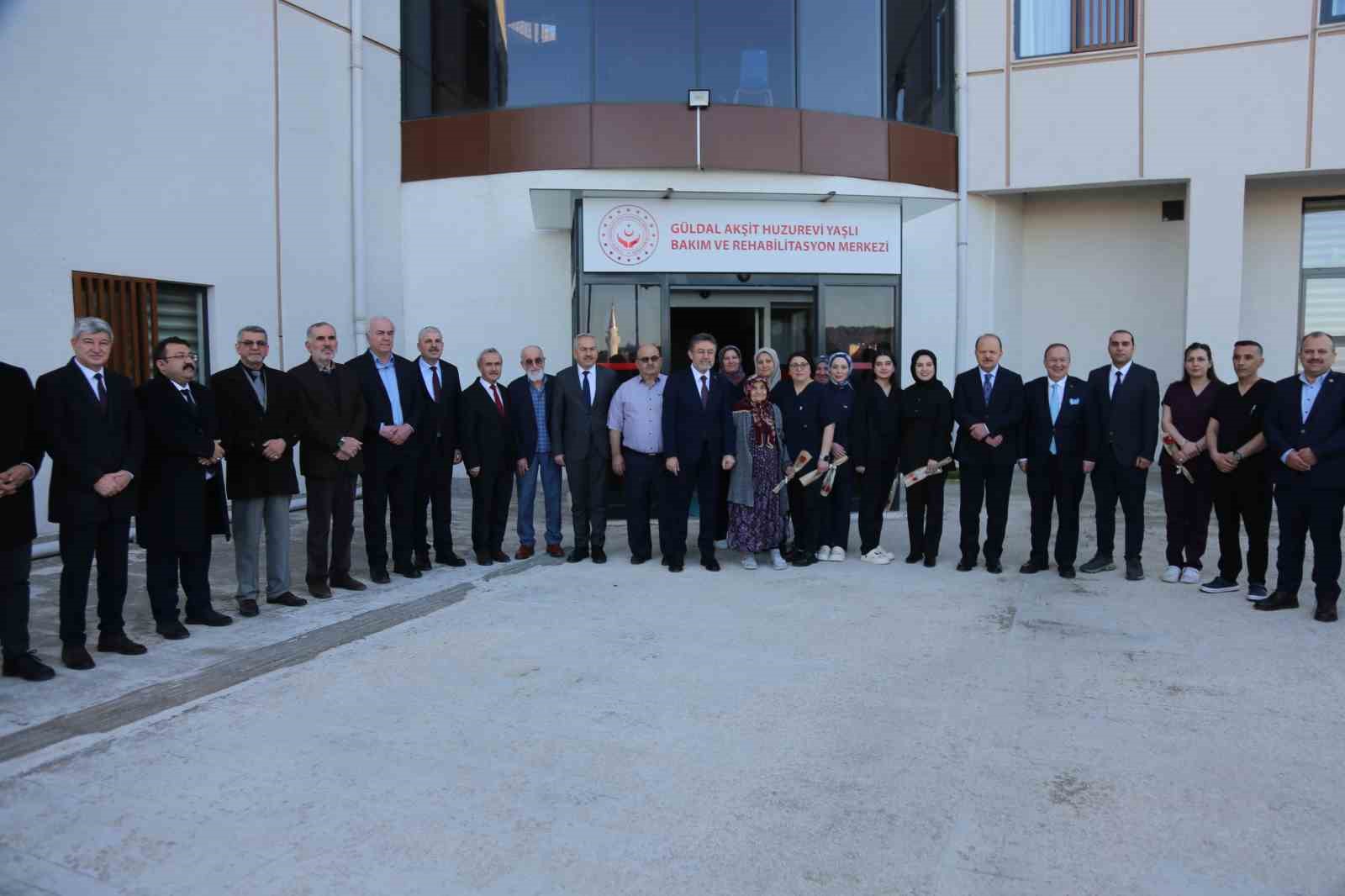 bakan yumakli huzurevindeki kadinlarin 8 mart dunya kadinlar gununu kutladi 3