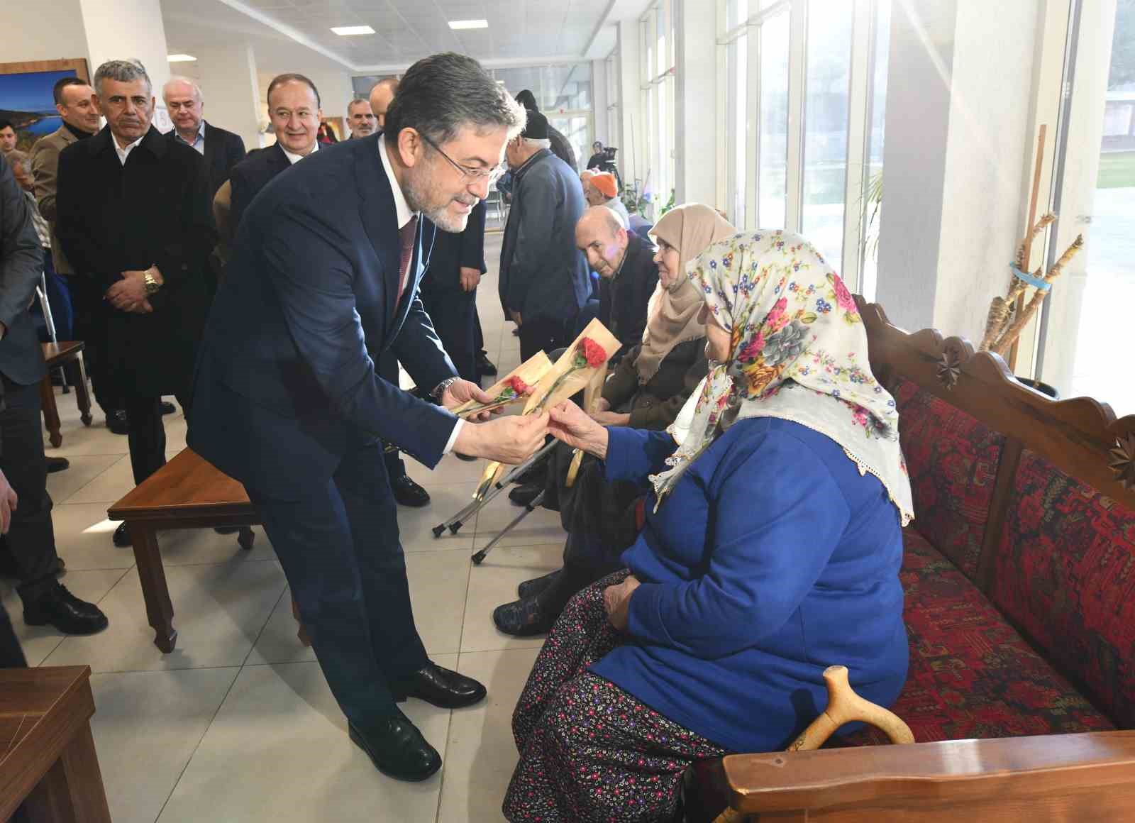 bakan yumakli huzurevindeki kadinlarin 8 mart dunya kadinlar gununu kutladi 5