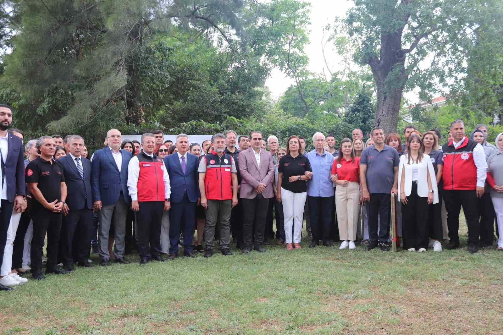 bakan yumakli izmirde biyoteknik mucadele arastirma merkezinin acilisini yapti 2 t3MFtbjR
