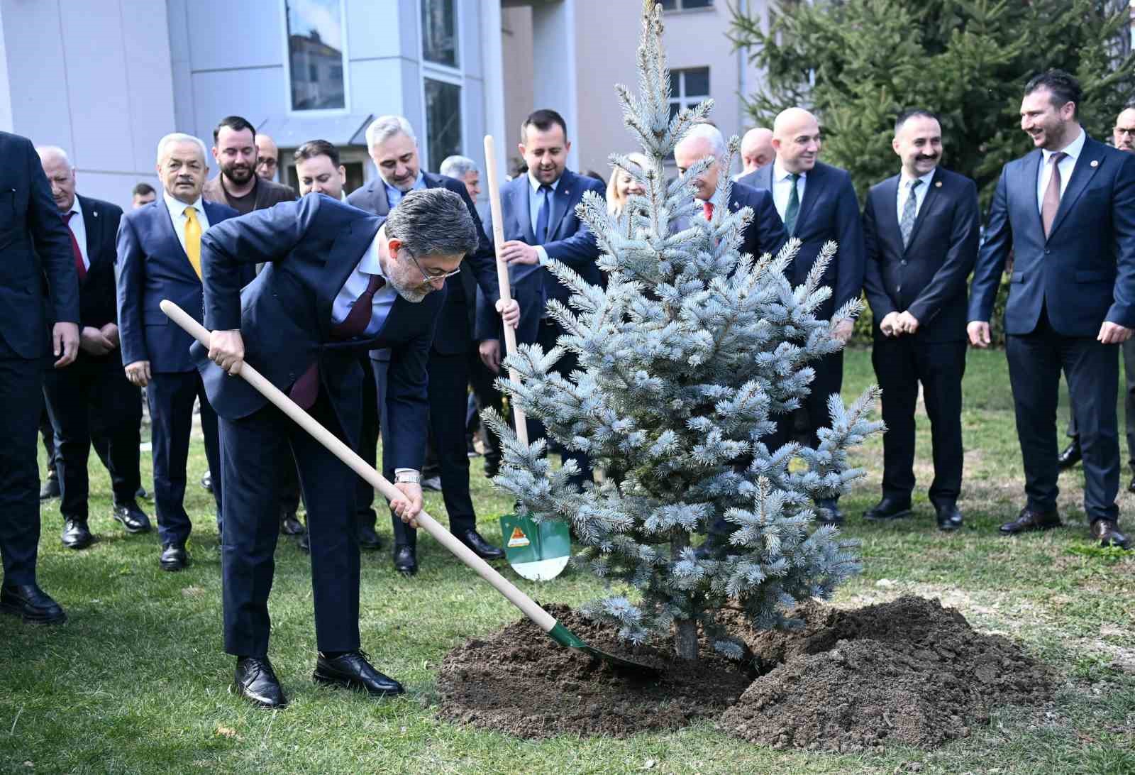 Bakan Yumaklı Kırklareli Valiliği bahçesine fidan dikti 4 bakan yumakli kirklareli valiligi bahcesine fidan dikti 0