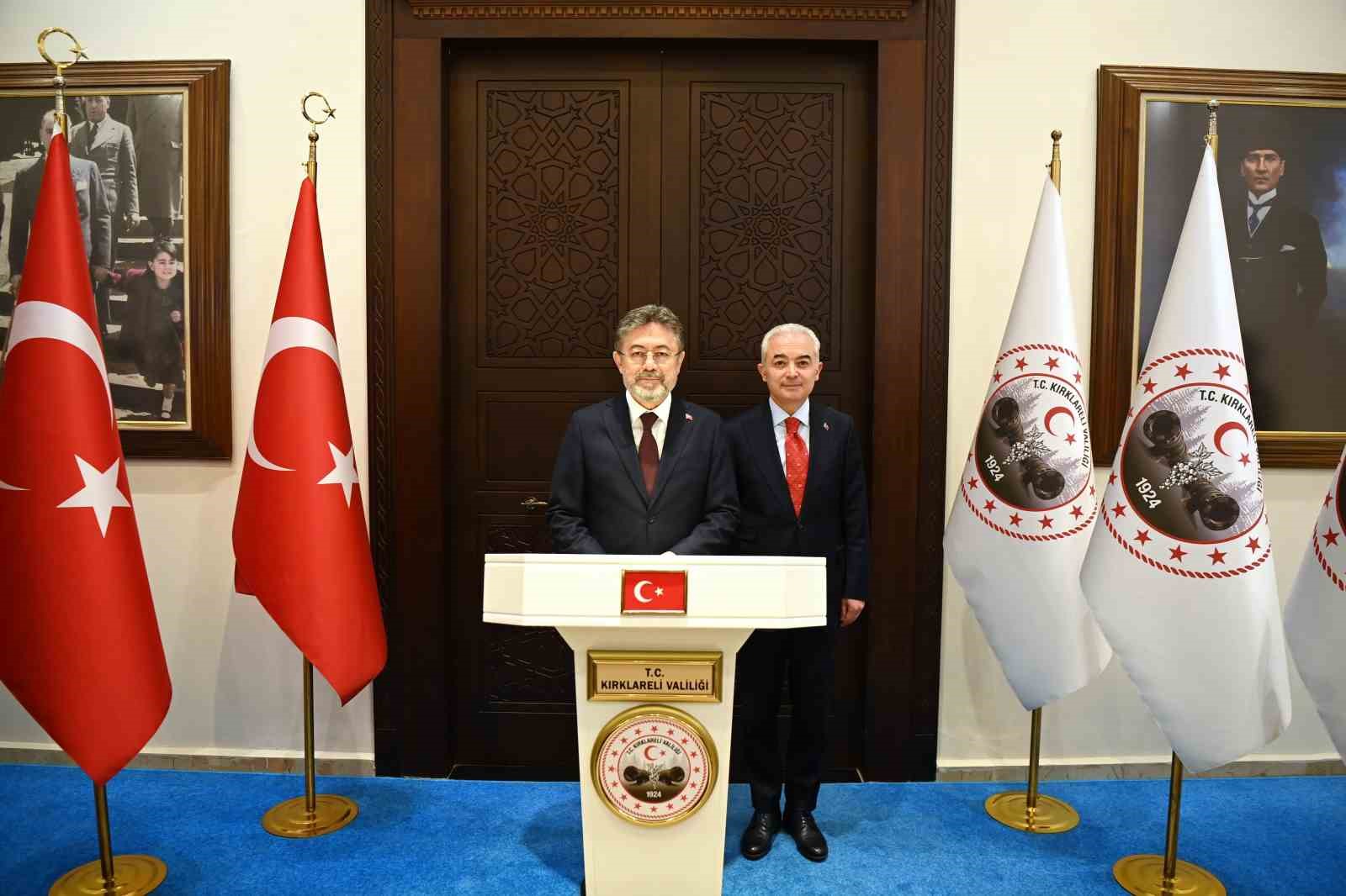 Bakan Yumaklı Kırklareli Valiliği bahçesine fidan dikti 5 bakan yumakli kirklareli valiligi bahcesine fidan dikti 1 g5vHrJVW
