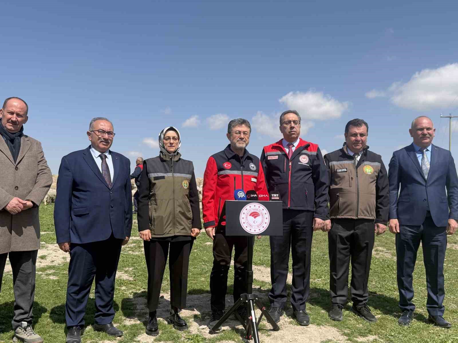 Bakan Yumaklı: (Kırsalda Bereket Küçükbaşa Destek Projesi) "En iyi ırkın oluşturulması için çalışılmış sürülerden verilecek" 5 bakan yumakli kirsalda bereket kucukbasa destek projesi en iyi irkin olusturulmasi icin calisilmis surulerden 4Q1WIFWc
