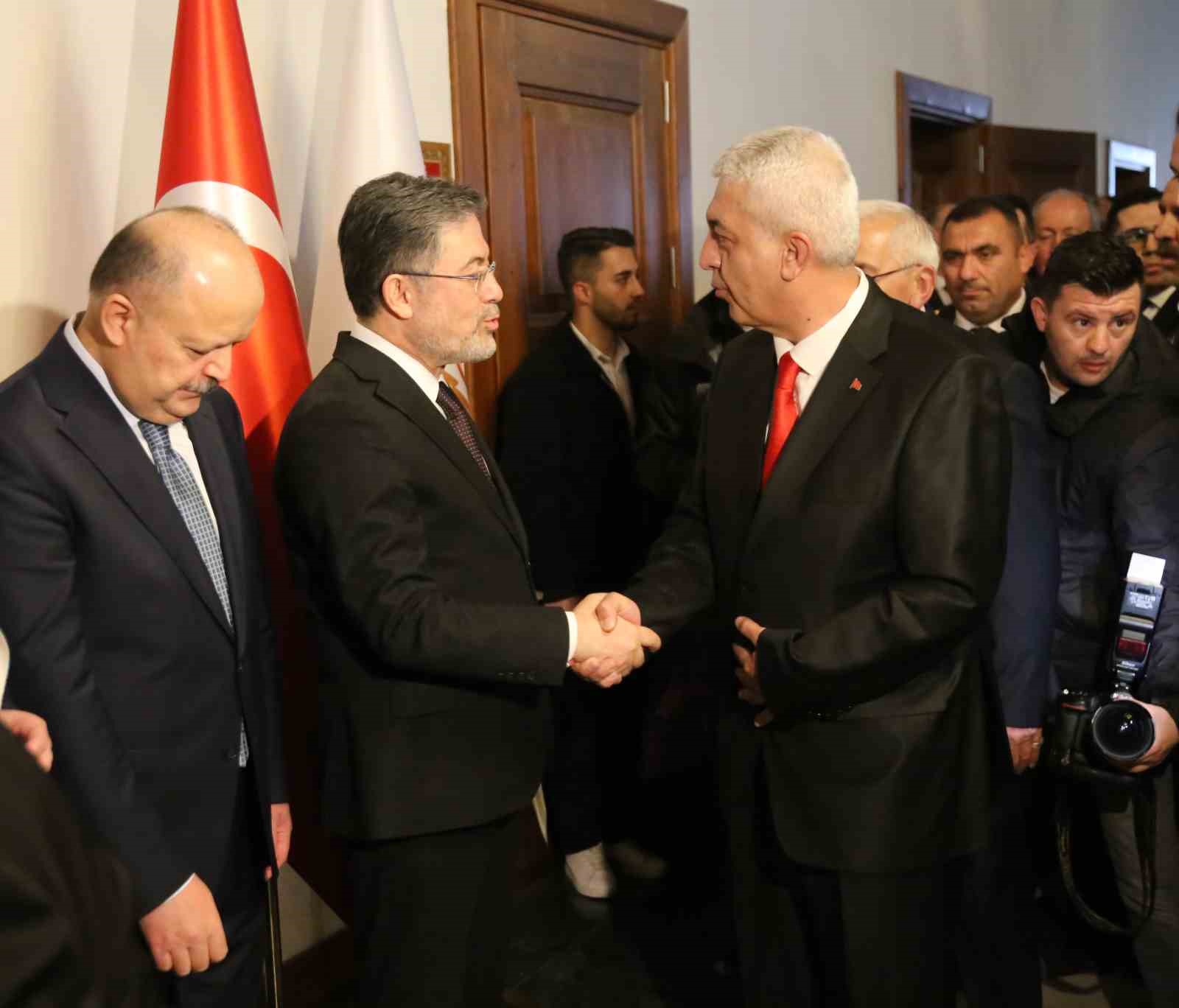 bakan yumakli memleketi kastamonuda vatandaslarla bayramlasti 0 FN7ilWUQ