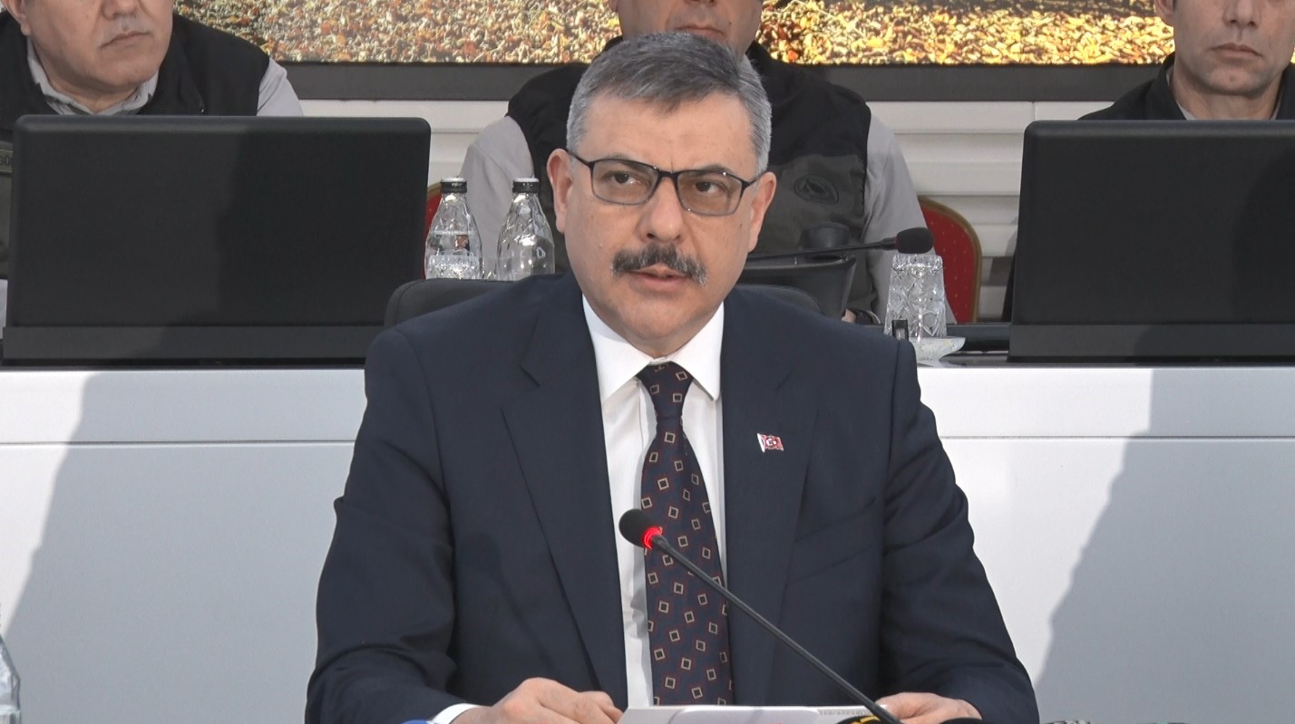 bakan yumakli orman yanginlariyla mucadelede 28 ucak 119 helikopter ve 14 iha ile mucadeleyi NUiFbNWa