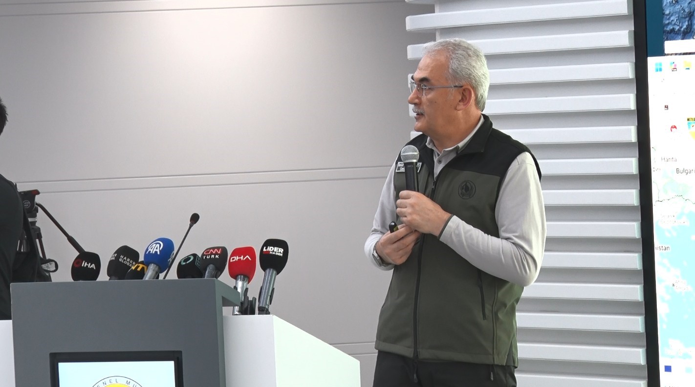 bakan yumakli orman yanginlariyla mucadelede 28 ucak 119 helikopter ve 14 iha ile mucadeleyi q1mElqbi