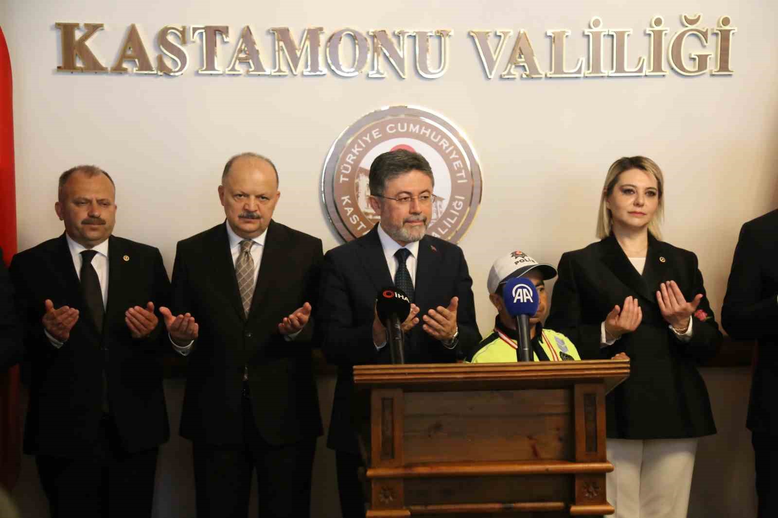 bakan yumakli orman yanginlariyla mucadelenin en onemli unsuru o yanginlarin cikmamasini saglamak 5 VYd1X6VQ