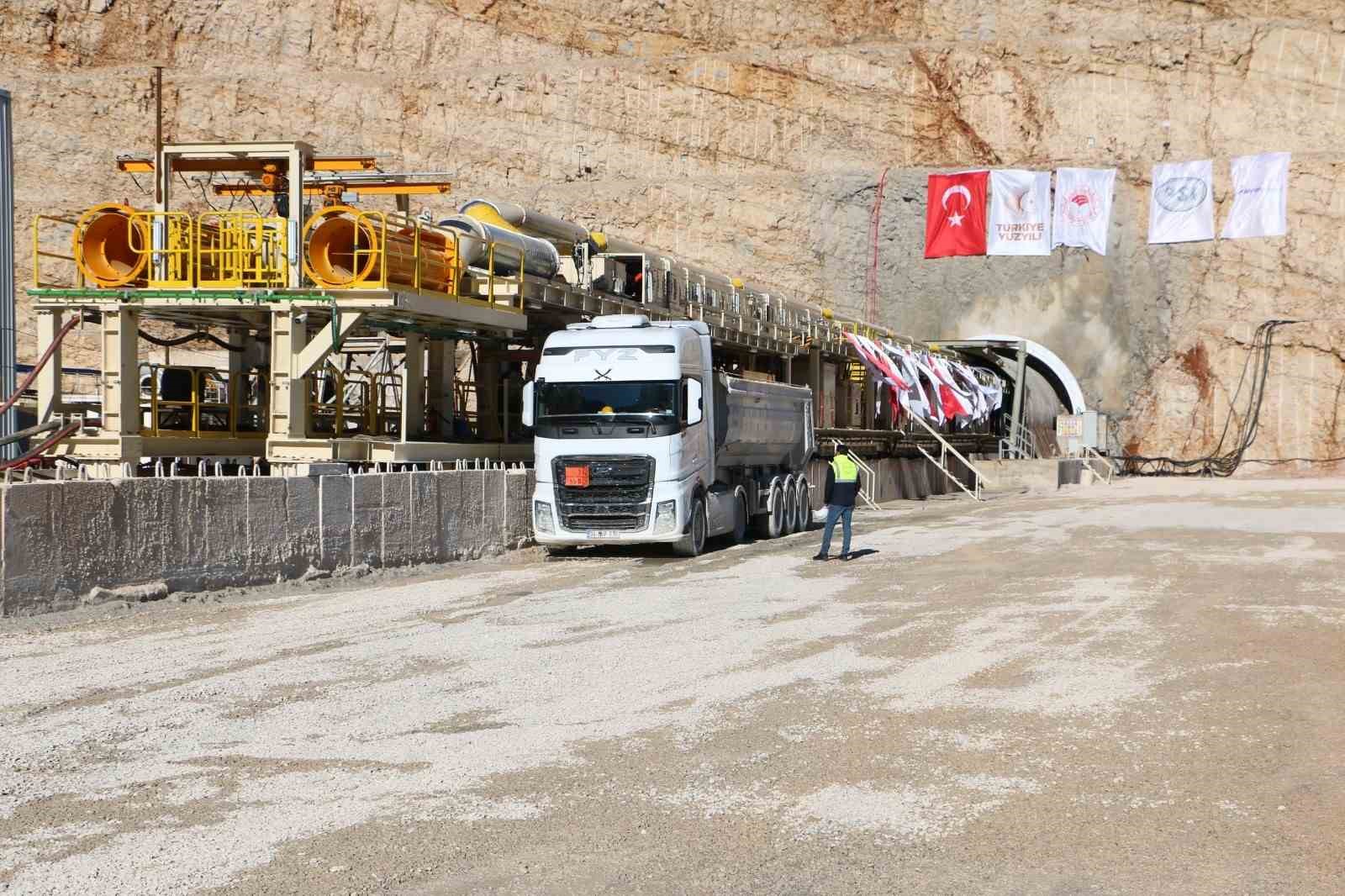 bakan yumakli silvan projesi tamamlandiginda 305 bin kisiye istihdam saglamis olacak 4 MYW8qa4Y