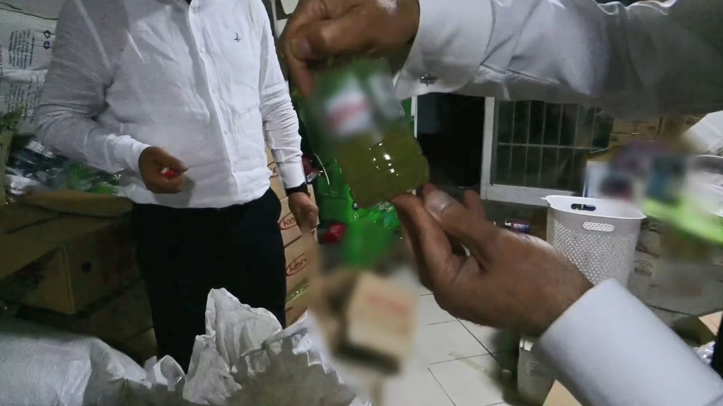 bakan yumakli son tuketim tarihi gecmis yaklasik 30 ton gida urunu ele gecirilmistir 0 akZgN4G4