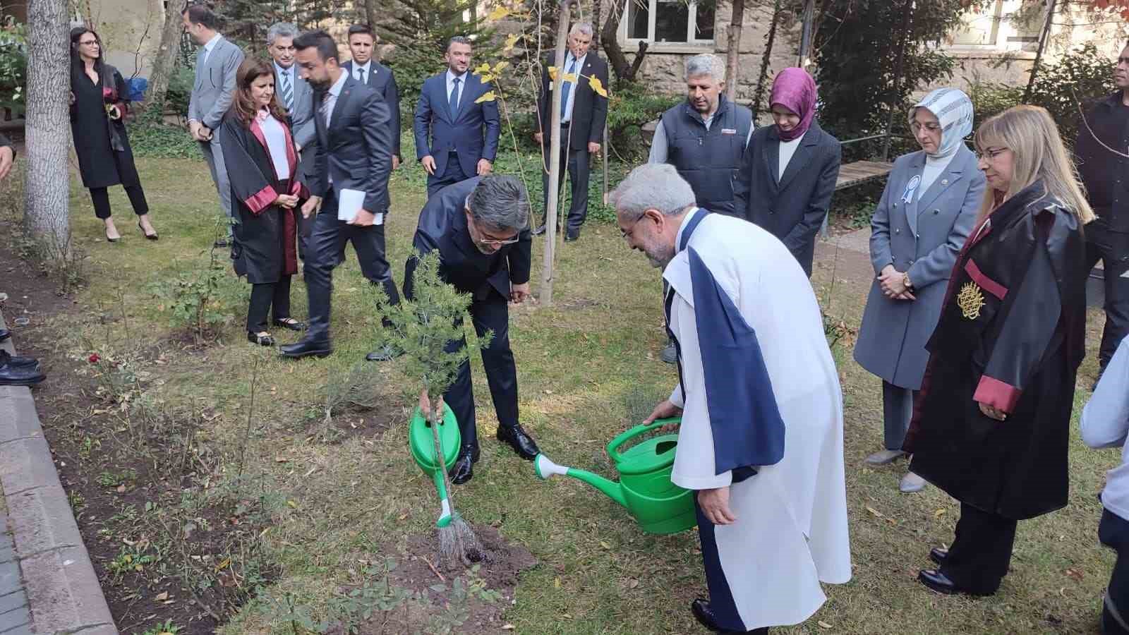 bakan yumakli tarim sektorumuzun gelisiminde de bilimsel bilginin gucunu topragin bereketiyle bulusturmamiz gerekiyor 1 52kUtyOt