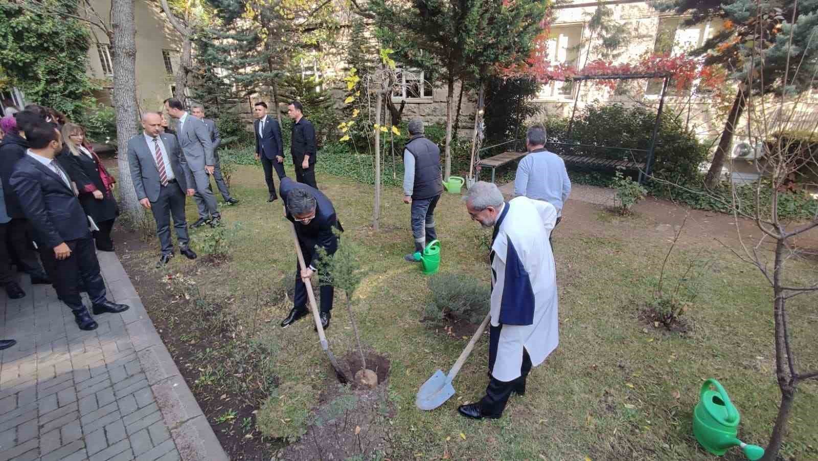 bakan yumakli tarim sektorumuzun gelisiminde de bilimsel bilginin gucunu topragin bereketiyle bulusturmamiz gerekiyor 2