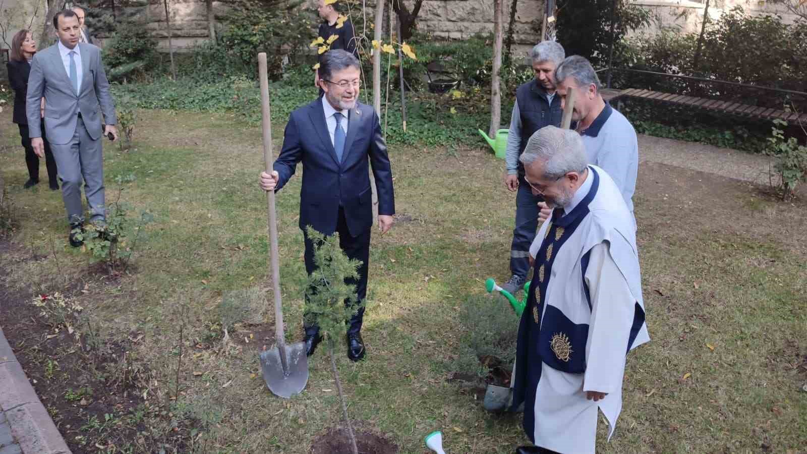 bakan yumakli tarim sektorumuzun gelisiminde de bilimsel bilginin gucunu topragin bereketiyle bulusturmamiz gerekiyor 3 ViMZFuGn
